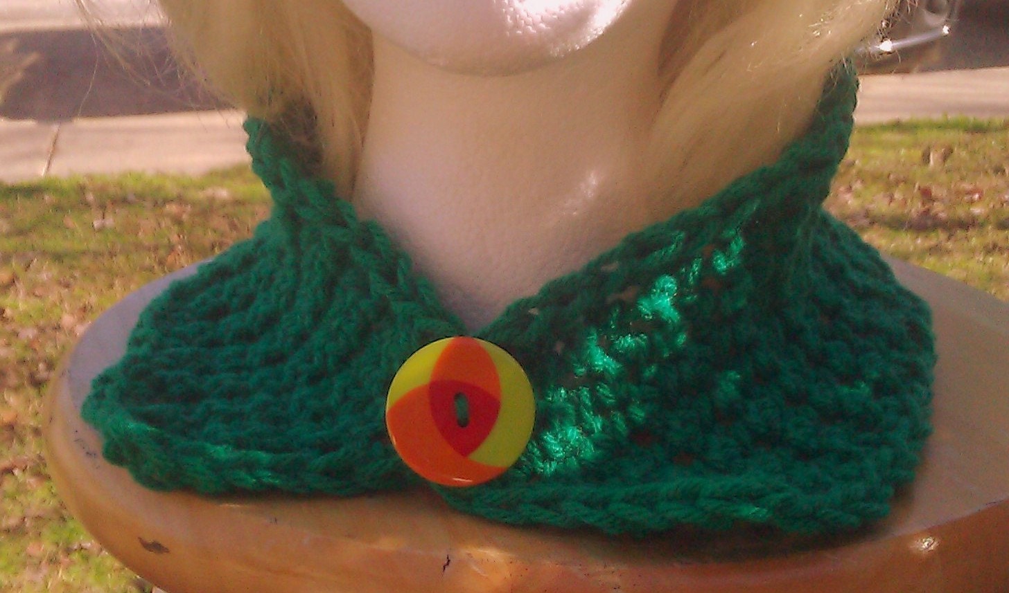 Crocheted Green Neckwarmer with Fashion Button