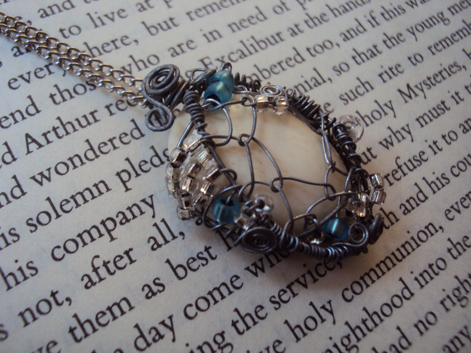 White Bone pendant steel netting, Wire Wrapped Jewelry