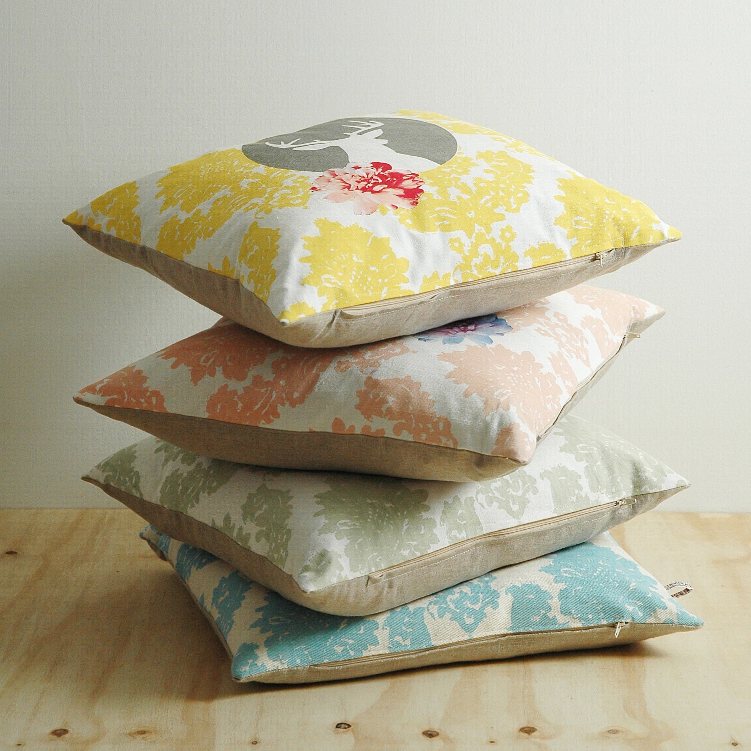 Printed cushion, handmade on natural fabrics - Yellow Deer cameo