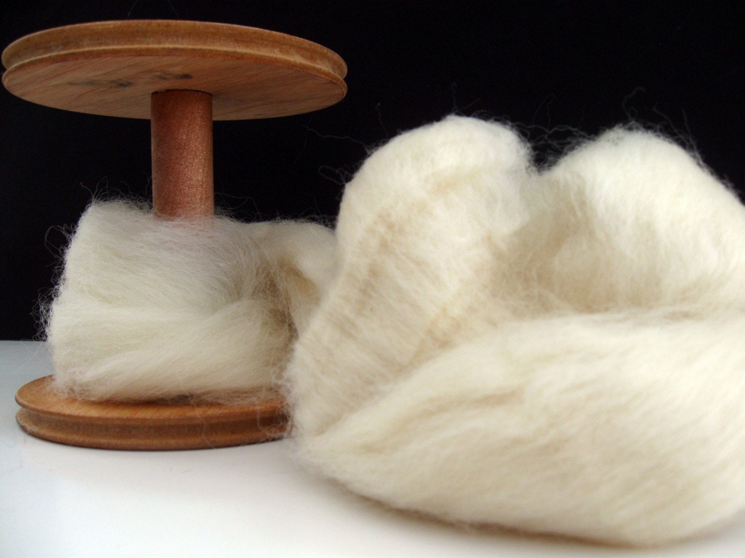 Ecru/Undyed/Natural Wensleydale wool roving (combed top), spinning fiber - 4 ounces