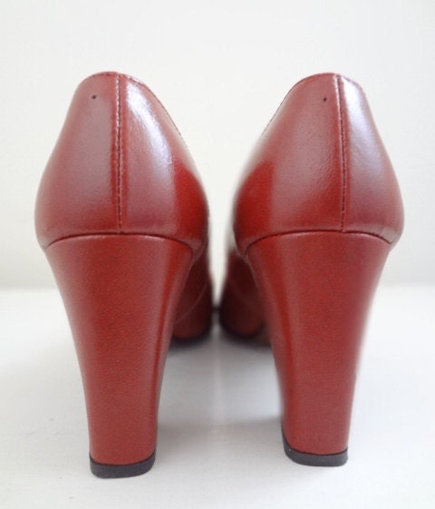 ON SALE 1970's Vintage Gaymode Mary Jane Heels Size 7