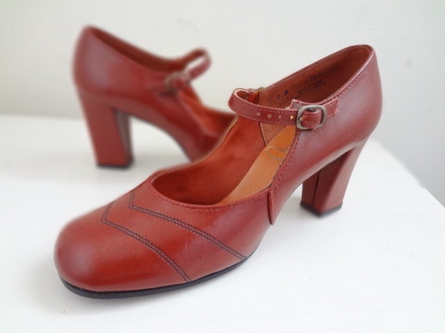 ON SALE 1970's Vintage Gaymode Mary Jane Heels Size 7