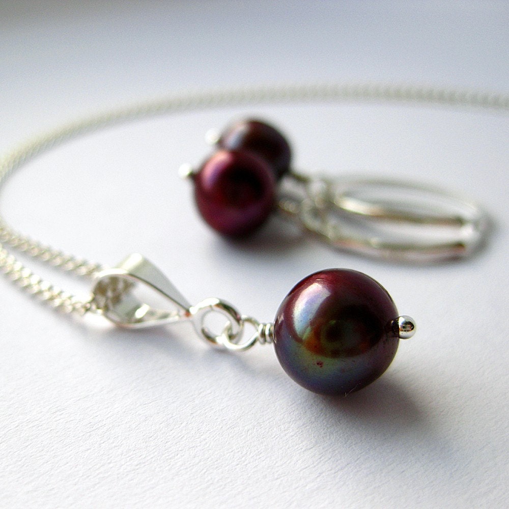 Simplicity Pearl Gift Set. Plum.