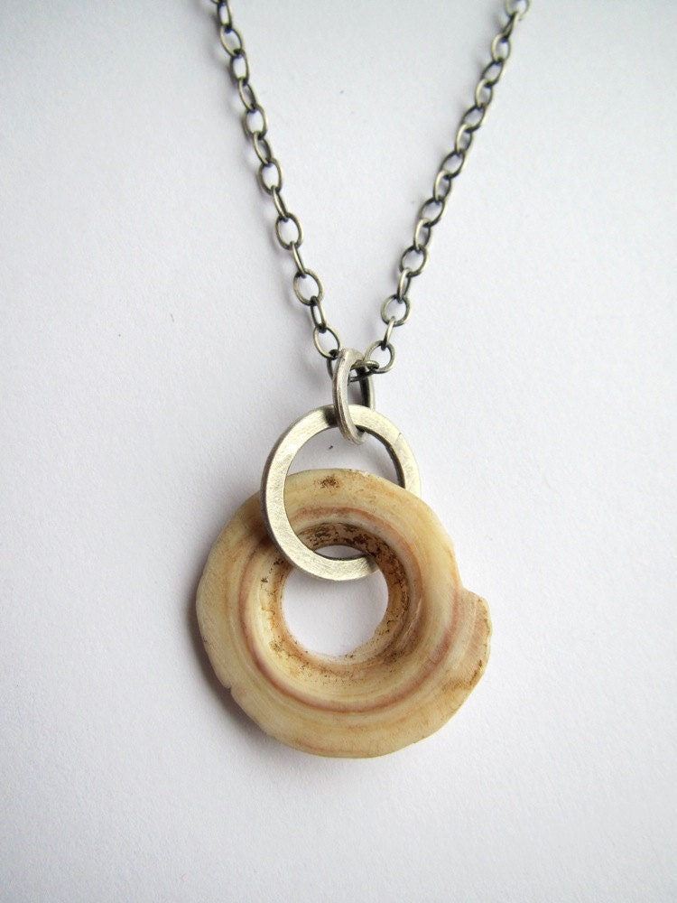 Shell Necklace Worn by Shailene Woodley in The Descendants