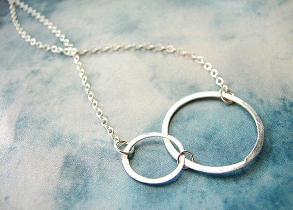 Simple silver circles necklace, bridesmaid jewelry, infinity jewelry, wedding party gifts, Minimal Circle everyday necklace