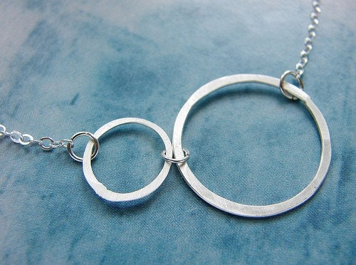 Simple silver circles necklace, bridesmaid jewelry, infinity jewelry, wedding party gifts, Minimal Circle everyday necklace