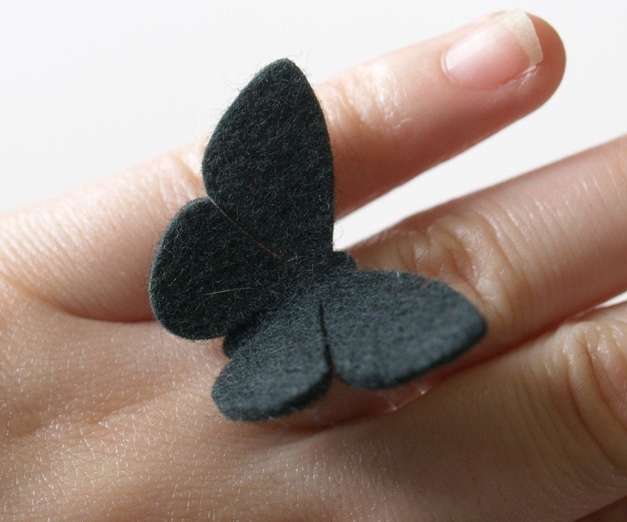 BUTTERFLY RING - 100% wool felt -  Glamour Black - medium