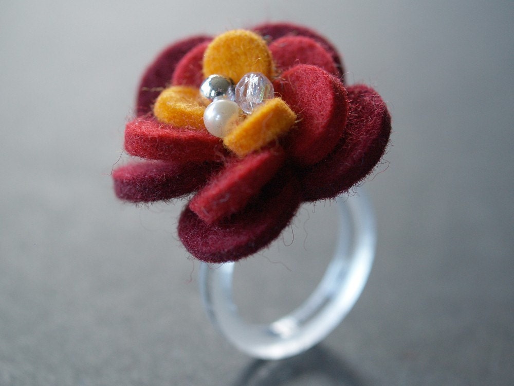 CAMELLIA RING - Felt Flower -  warm reds