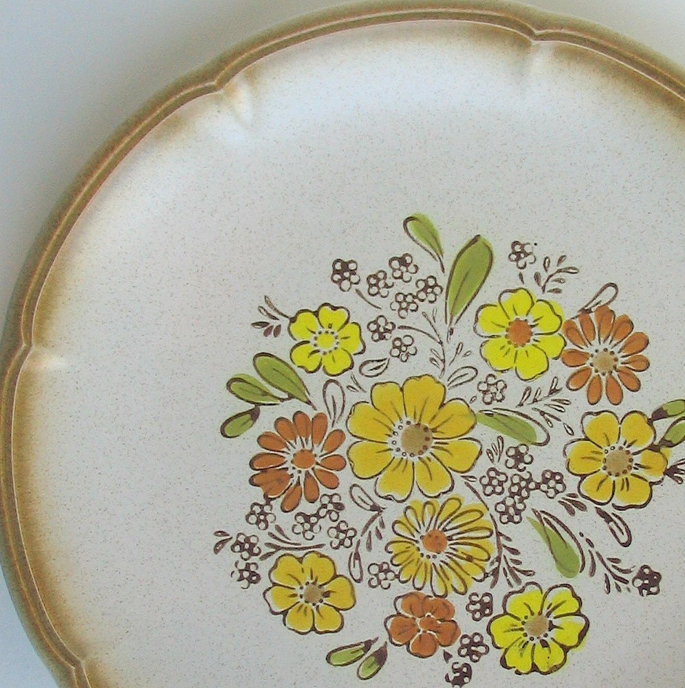 Plates Retro Dishes Provencial by Mikasa FIELD FLOWERS Vintage Set of 2