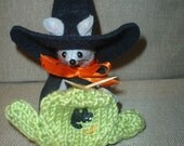 Felt Witch Mouse Knitting a Sweater
