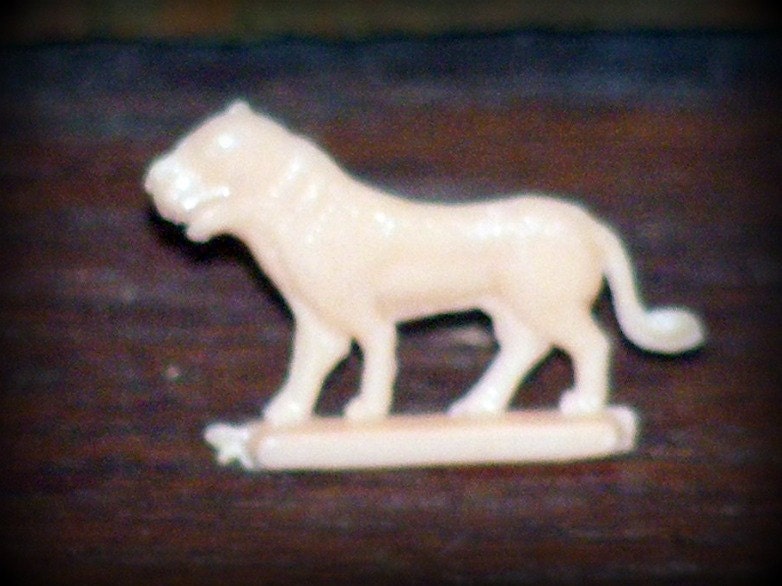 Vintage Tiny Pink Lion Prize Premium