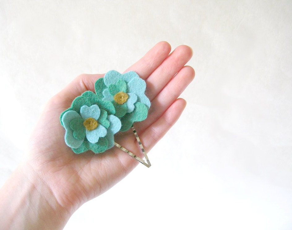 Women's Felt Flower Hair Pin Set // Soft Jadeite and Aqua Mint // Bridesmaid Hair Accessory by OrdinaryMommy on Etsy