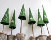 ONE Tree Cap wetfelted  Green seamless with one white star as Christmas decoration