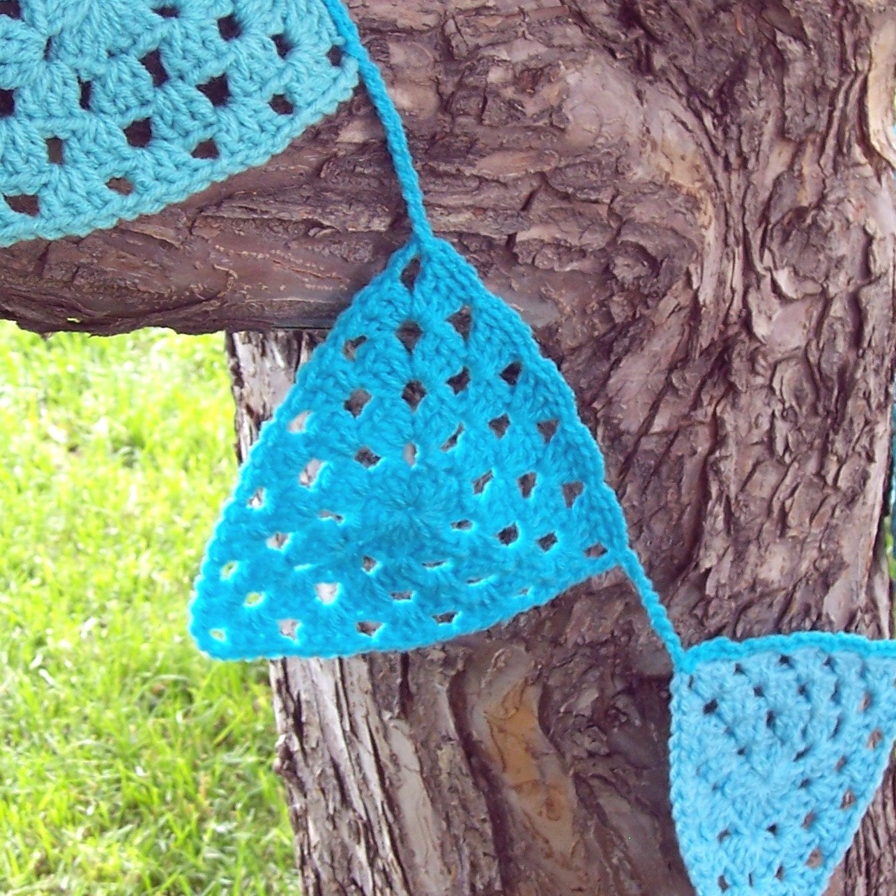 Crochet Garland Bunting / Crochet Granny Bunting Banner in 3 Shades of Aqua Turquoise and Blue / Summer Garland