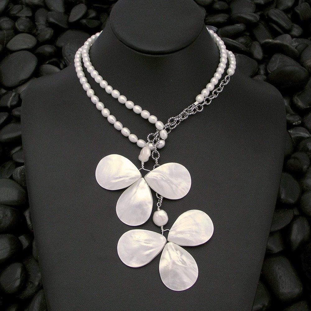 Mother-of-Pearl Flowers Lariat