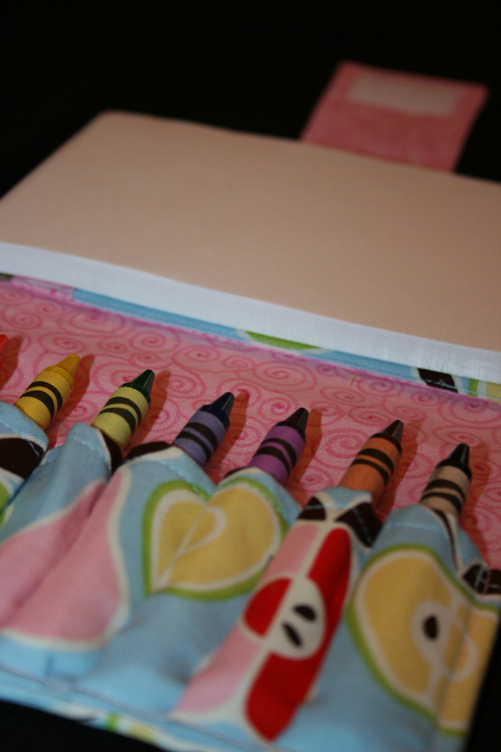 Crayon Wallet Roll - Includes Crayola Crayons and Paper - Apples and Pears