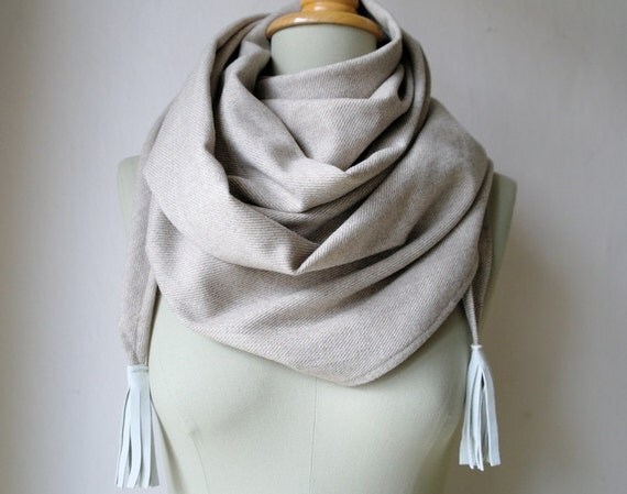TRODDLA linen shawl in creme with faux suede tassels
