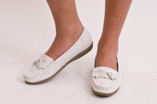 VTG 80s White Dr. Scholl's Loafers Tassel 8.5