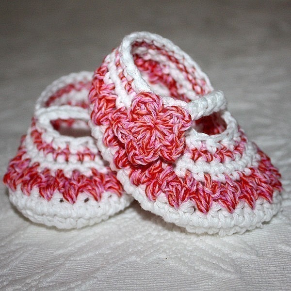 Instant download - SALE - Crochet PATTERN for baby booties (pdf file) - Flower Mary janes