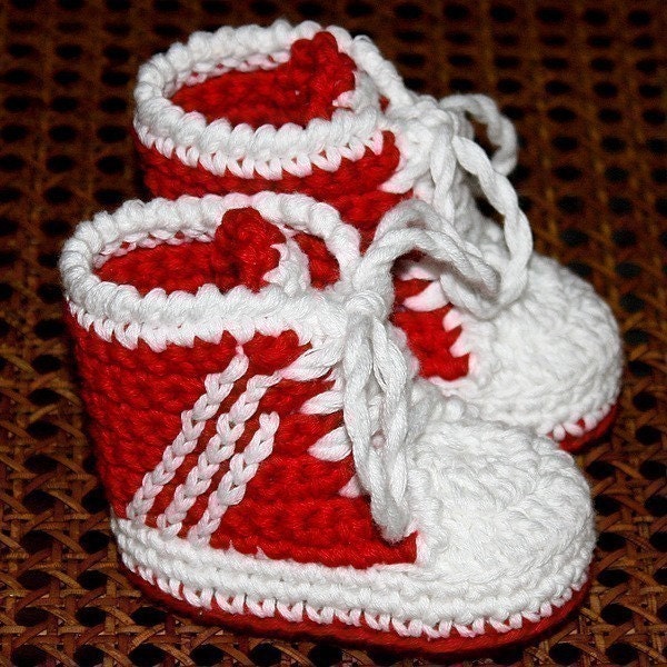 Instant download - Crochet PATTERN for baby booties (pdf file) - Baby Sneakers (tennis shoes)