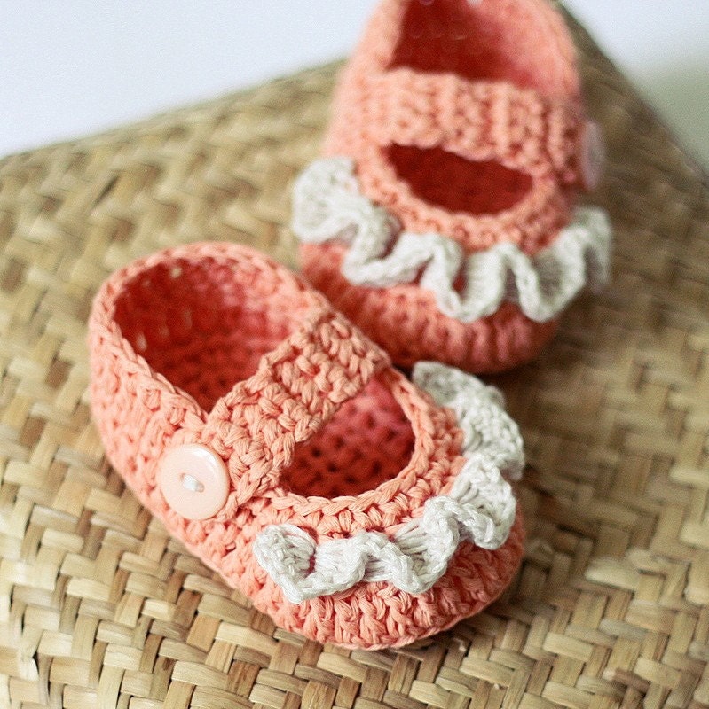 Instant download - Crochet PATTERN for baby booties (pdf file) - Ruffle Mary Janes