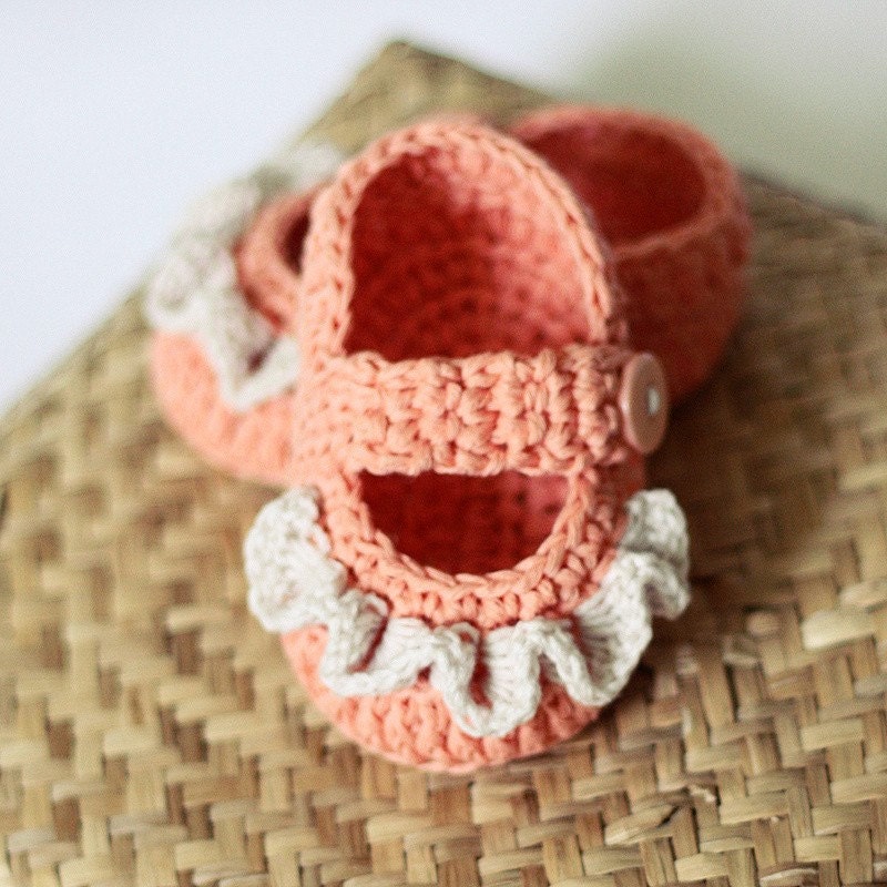 Instant download - Crochet PATTERN for baby booties (pdf file) - Ruffle Mary Janes