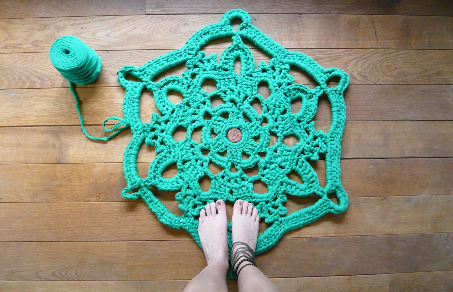 doily bath rug green