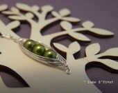 Princesse au Petit Pois. Freshwater pearls & sterling silver necklace / Peapod design - June birthstone