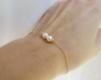 Simple pearl Bracelet, Freshwater pearl bracelet with skinny gold chain, custom birthstone bracelet, Bridesmaid gifts, delicate bracelet
