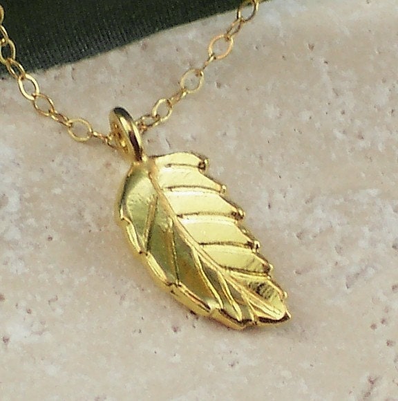 Leaf Necklace Celebrity Style Single Gold Charm - Handmade Winter Fashion