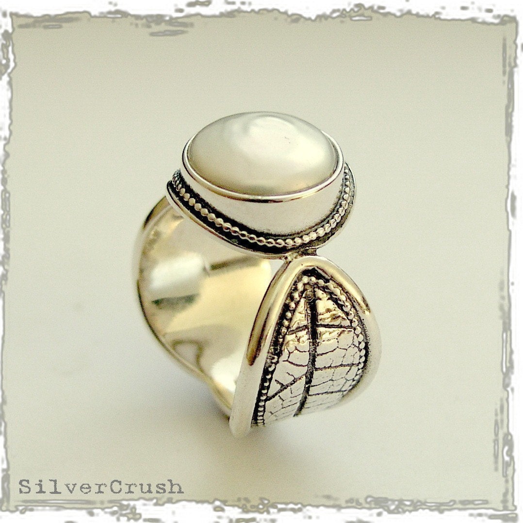Sterling silver oxidized, gemstone, leaf ring with a coin pearl - Breathless.