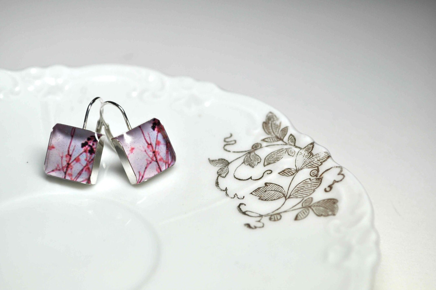 CANDY. Lever-back dangle earrings. (Sterling Silver)