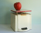Maid of Honor White and Red Art Deco Kitchen Scale