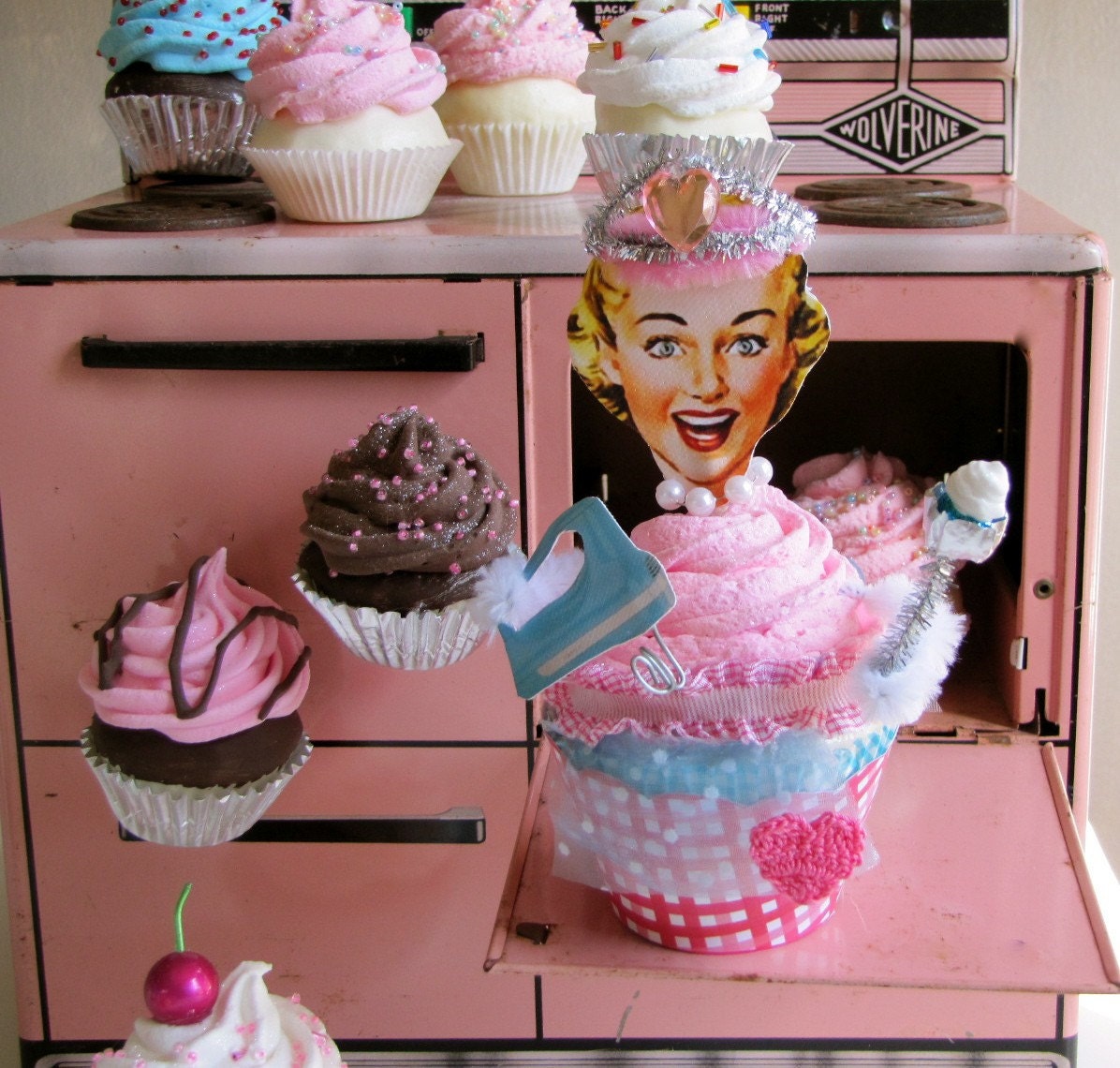 Fake Cupcake Retro Inspired Cupcake Queen Collection Madge Limited Edition Good Luck Cupcake Charm Original 12 Legs Concept