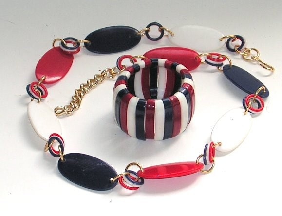 Vintage Red White Blue Plastic Expansion Bangle Belt Necklace Mad Men Sixties