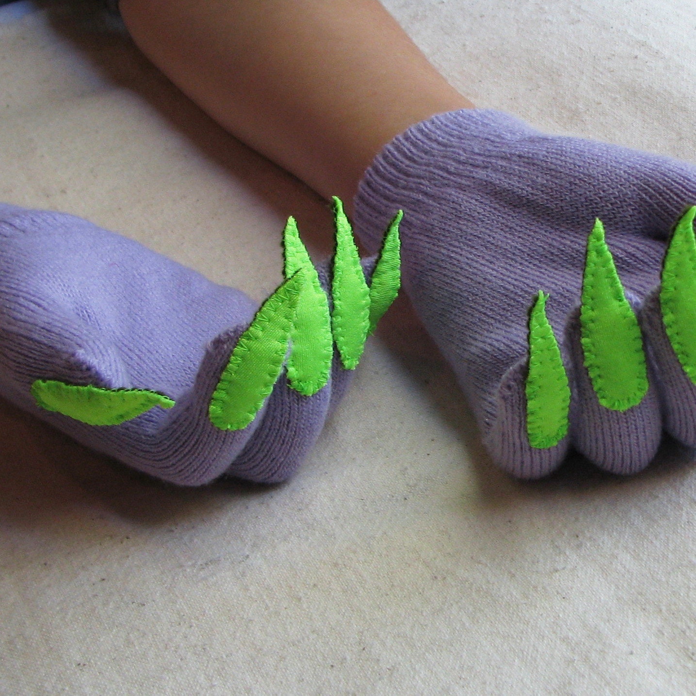 Gloves with claws, purple and green, for Halloween costume or pretend play, one size stretch glove