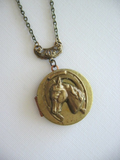 Horse LOCKET, Vintage Brass Locket, Horse Jewelry, Horseshoe Locket, Horseshoe Necklace, Horse Head Locket, Antique Locket