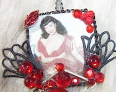 Pendant Betty Page