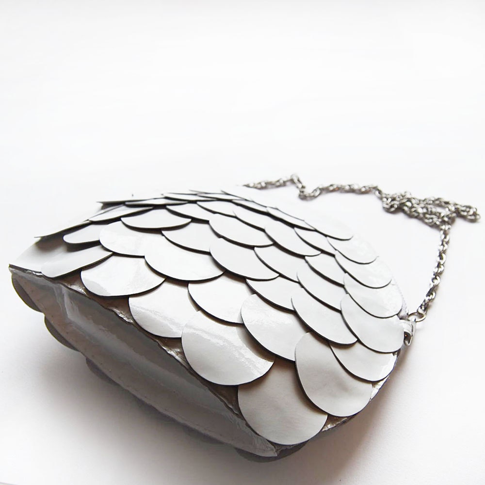 Evening bag in glossy white leather