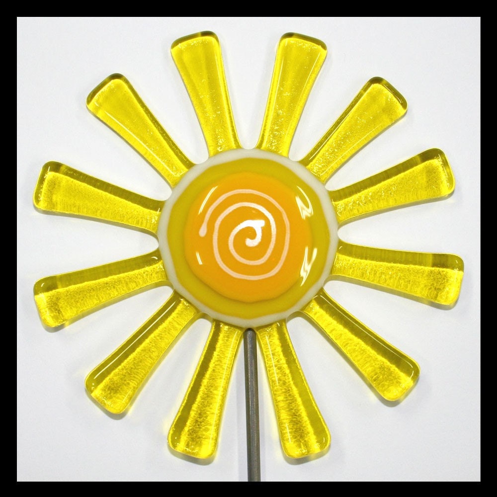 Glassworks Northwest - Transparent Yellow Daisy Plant Stake - Fused Glass Garden Art