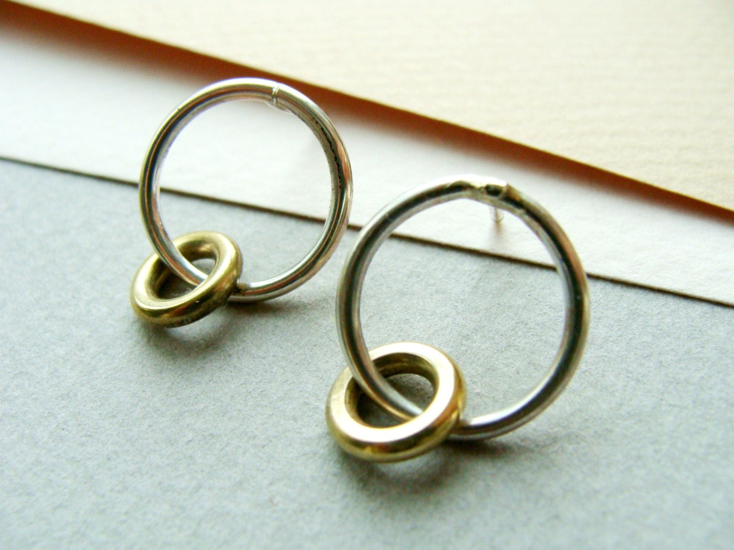 Round silver post earrings - Small Simple Classic Circle Earrings