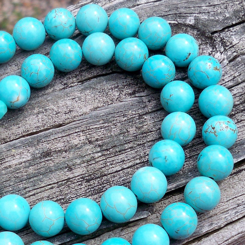 Jacqueline - Beautiful Simple 10mm Round Turquoise Beaded Necklace