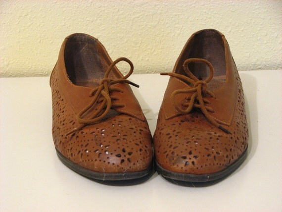 vintage 80s leather brown oxford flower cutout shoes 9 