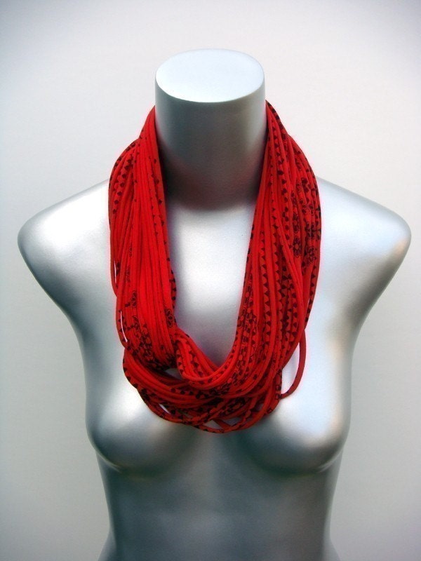 necklush - red with black print