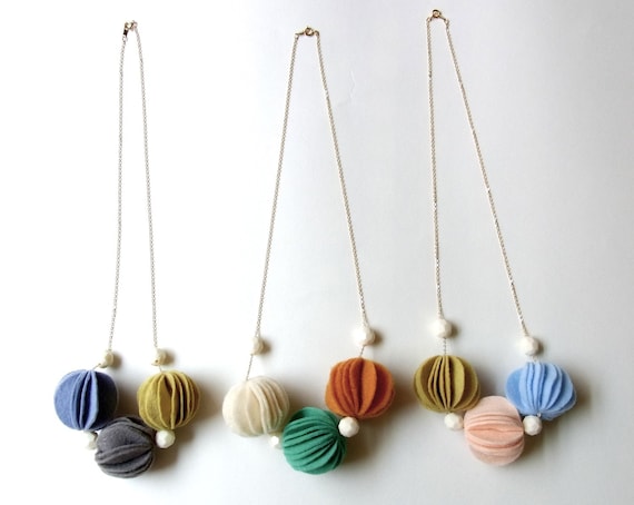 kuru maru felt ball necklace S size