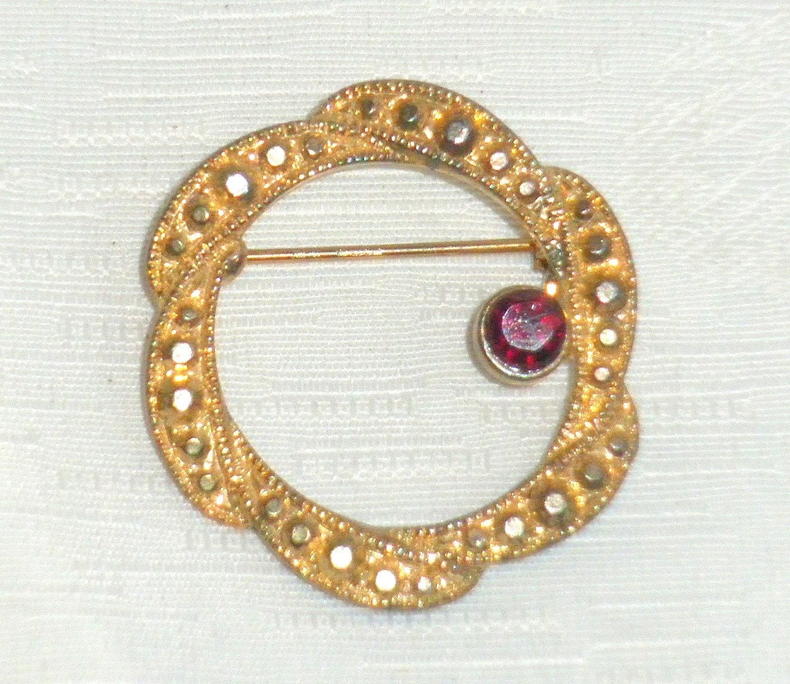 Vintage Garnet Red Circle Brooch Pin Faux Gold Marcasite