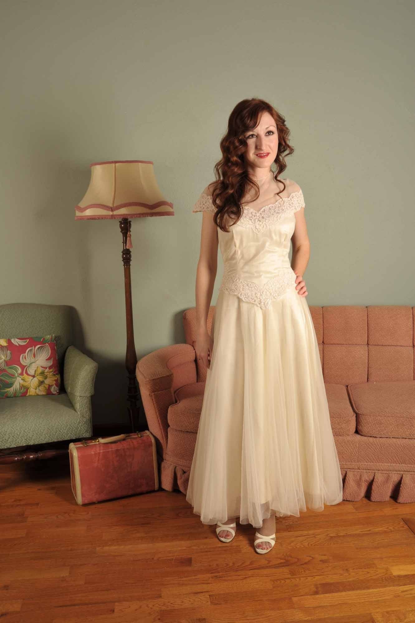 Vintage 1950s BUTTERCREAM MIST Wedding Gown Dress with Net and Lace