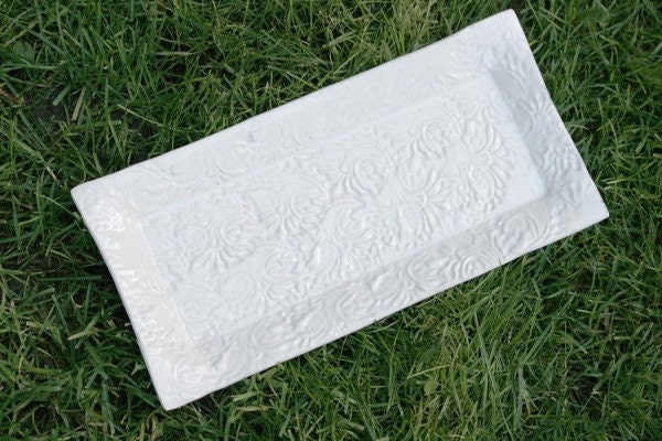 White Patterned Lace Platter with Damask Stamping