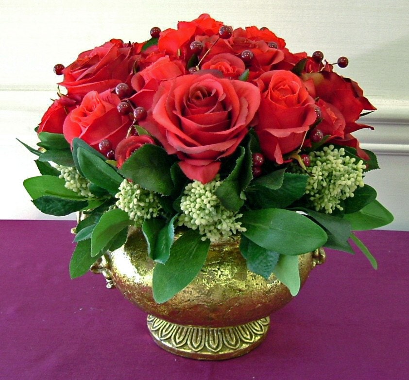 Floral Centerpiece With Red Roses