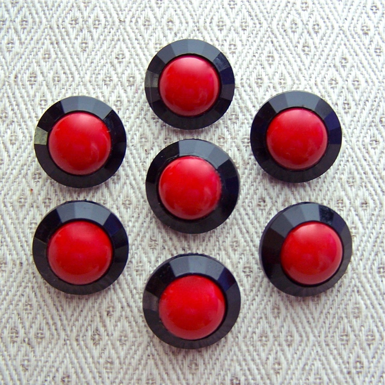 vintage shank buttons Deco the Halls red black 3/4" x7 - brizelsupplies